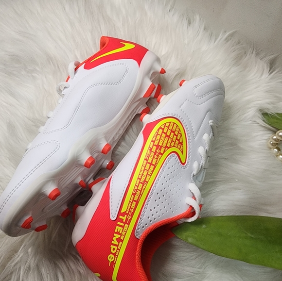 NIKE TIEMPO LEGEND 9 CLUB YOUTH FIRM GROUND CLEATS size5.5 new - Picture 2 of 10